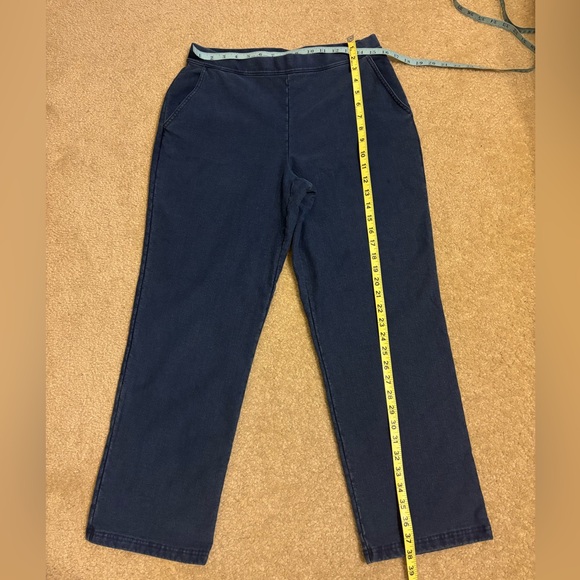 L.L. Bean Fleece Lined Denim Slip On Pants Size Medium Stretch Waist Petite MP - Picture 3 of 12